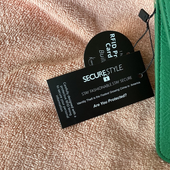 $25 K. Carroll Crossbody Bag. Vegan Leather. RFID protected. Kelly Green. New - Picture 8 of 8